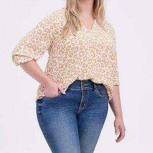 0X • Torrid • Georgette Leopard Print On White Blouse